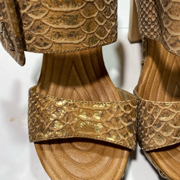 Isola Metallic Shimming  Mandra Snake Print Big Side Buckle Wood Heels Size 6.5 - Picture 5 of 15